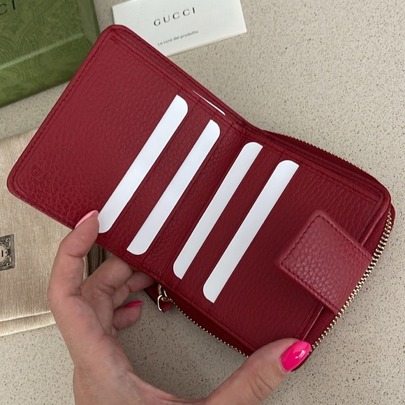 $1,185 New Authentic GUCCI Wallet Signature Canvas Red Beige Brown Bifold Zip - Picture 10 of 14